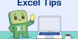 전구 아이디어를 든 엑셀 캐릭터 마스코트와 노트북, 커피잔이 있는 책상 일러스트 – Excel 팁 콘텐츠용